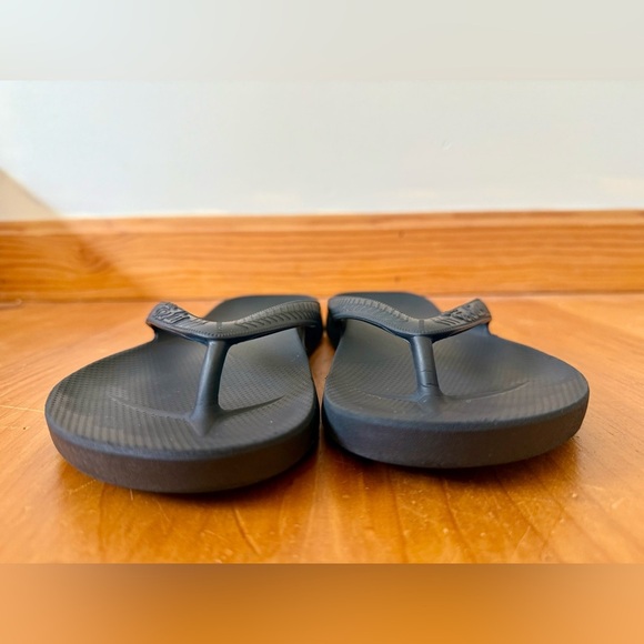 Archies Arch Support Flip Flops | Size 7 Women's (6 Men's) - Picture 4 of 8